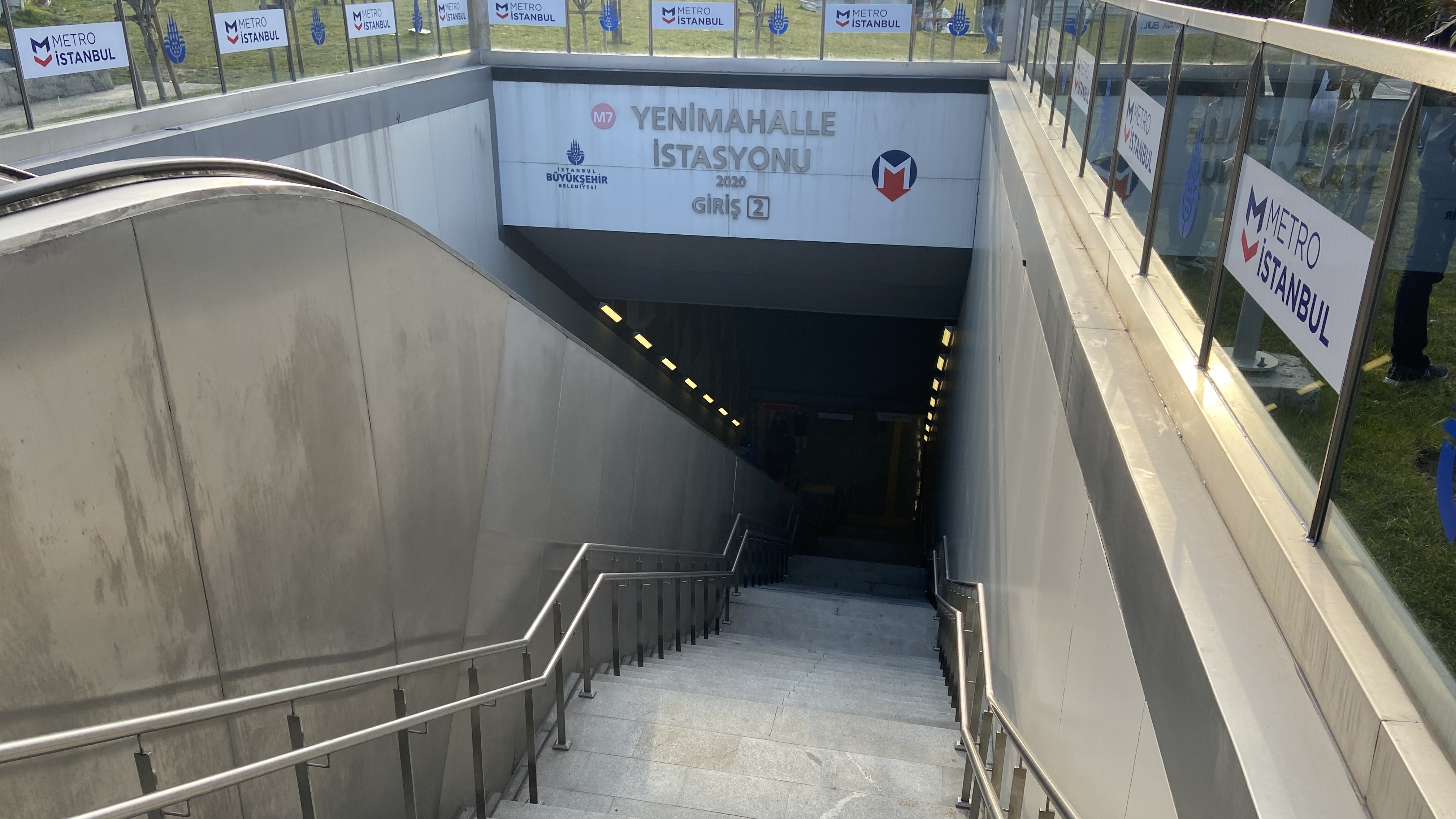 Mecidiyeköy-Mahmutbey metro hattında trafoda yangın çıktı