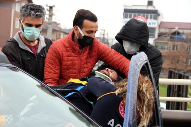Yağmur yağınca köprü üstünde 6 araç birbirine girdi