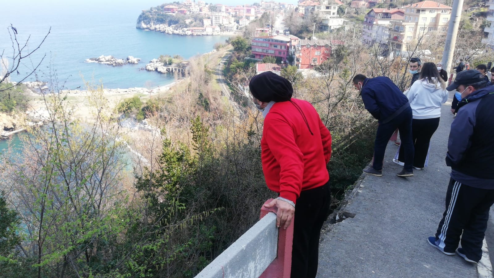 Aracın denize uçtuğu alanda arama çalışması başlatıldı
