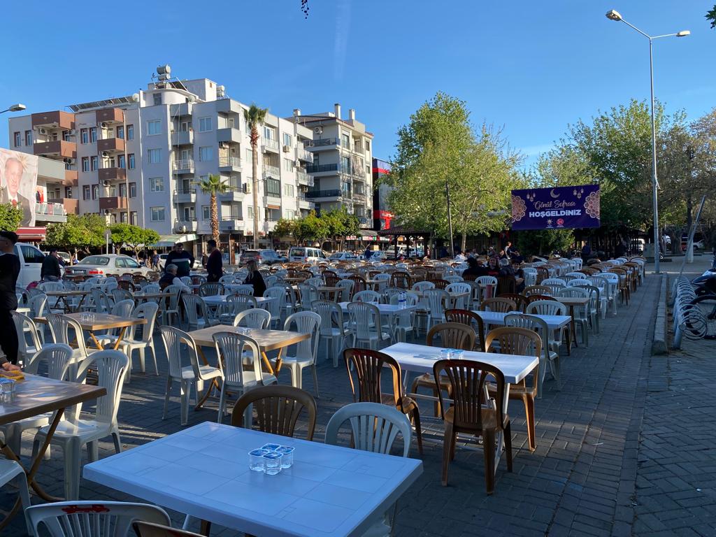 Selçuk Belediye Başkanı Sengel, İstasyon Meydanı’ndaki iftarı engelledi