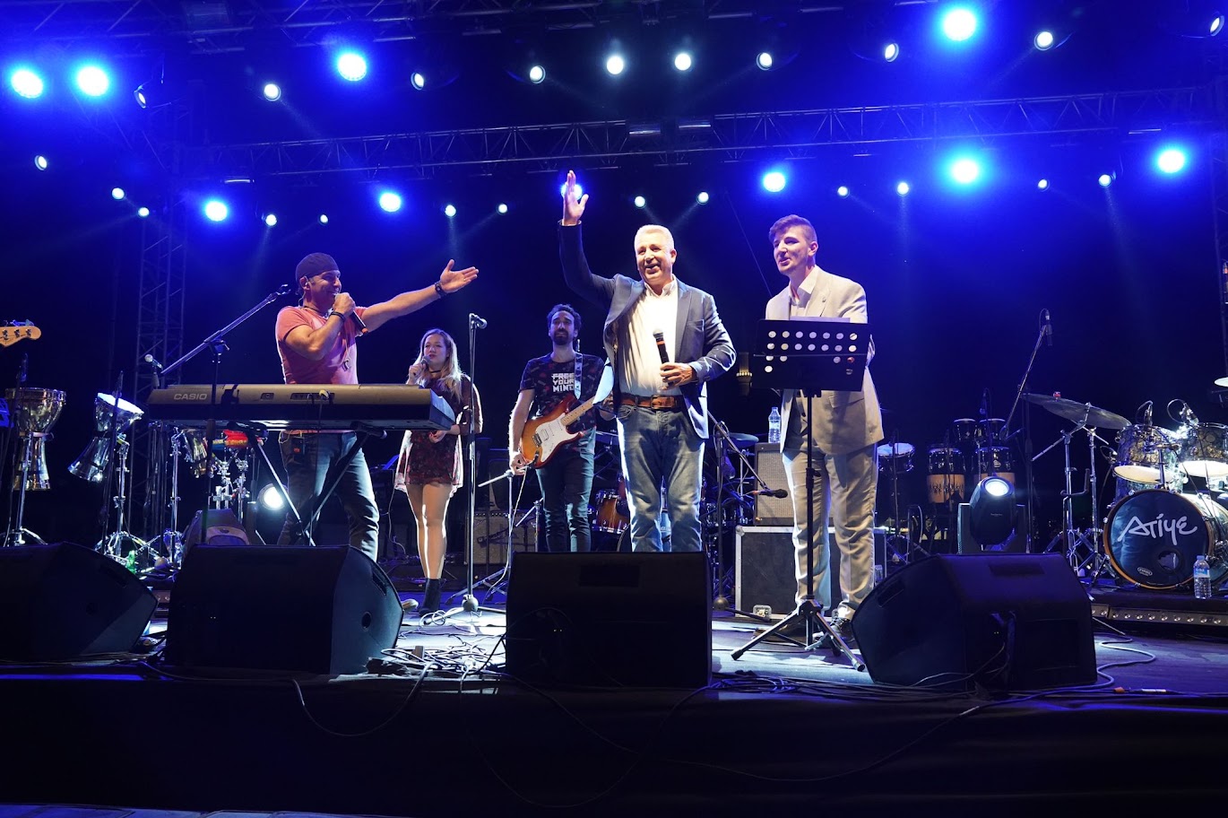 Egeli gençler “Atiye” konseriyle doyasıya eğlendi