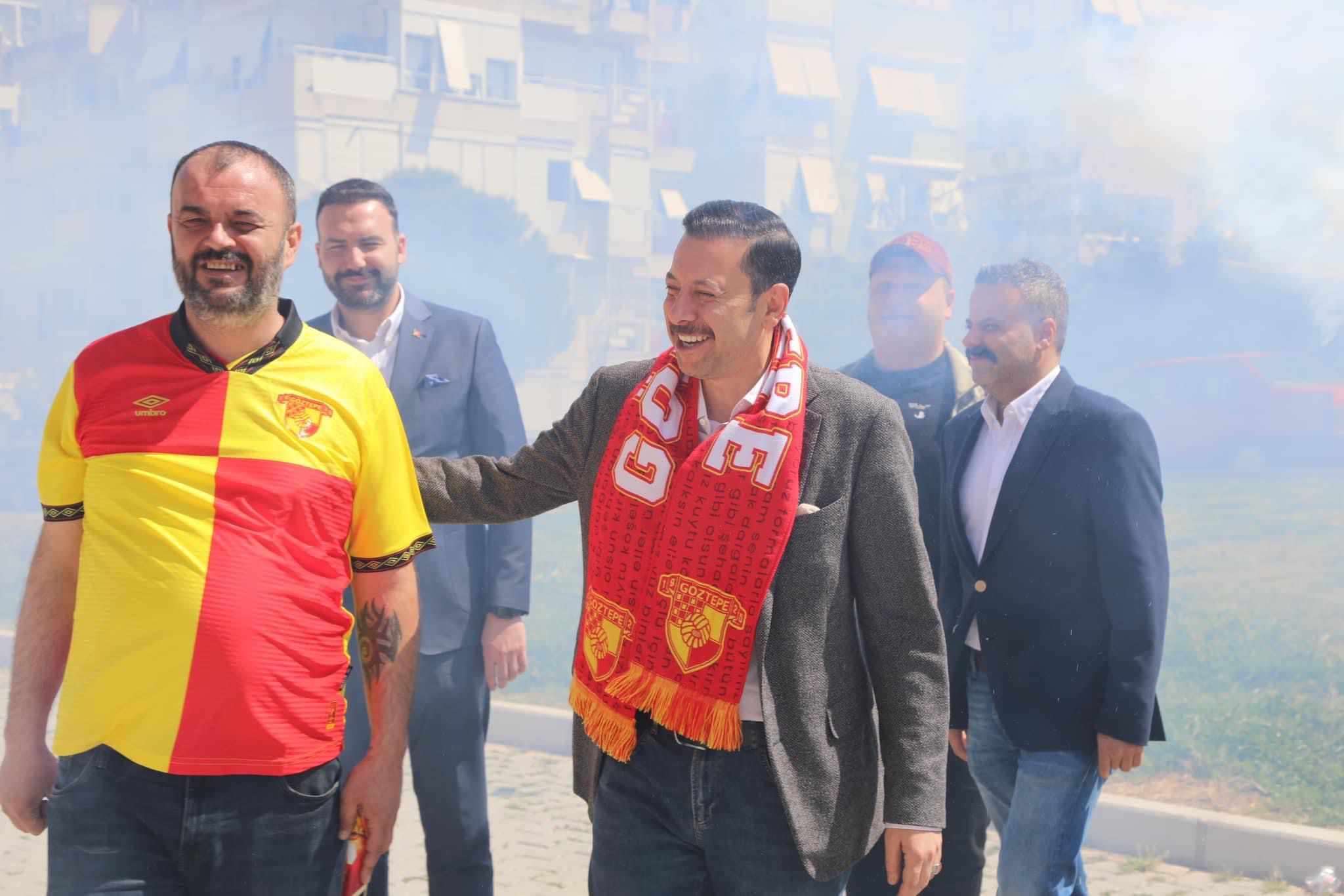 Startı semtte verdi; Göztepe taraftarından Kaya'ya coşkulu karşılama