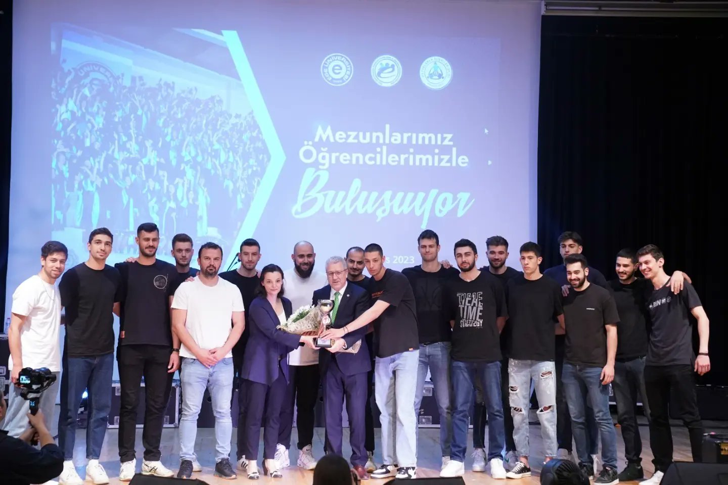EÜ Erkek Voleybol Takımı Türkiye şampiyonu