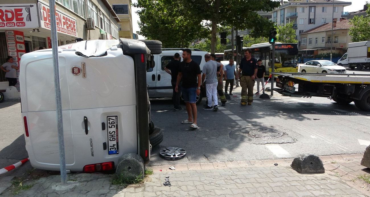 Kırmızı ışıkta geçen İETT otobüsünün çarptığı kamyonet devrildi