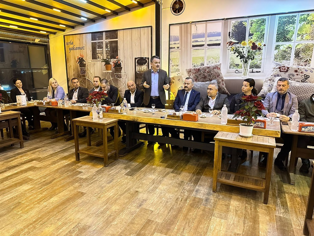 Urla Belediye Başkan adayı Bakırlı muhtarlara projelerini anlattı
