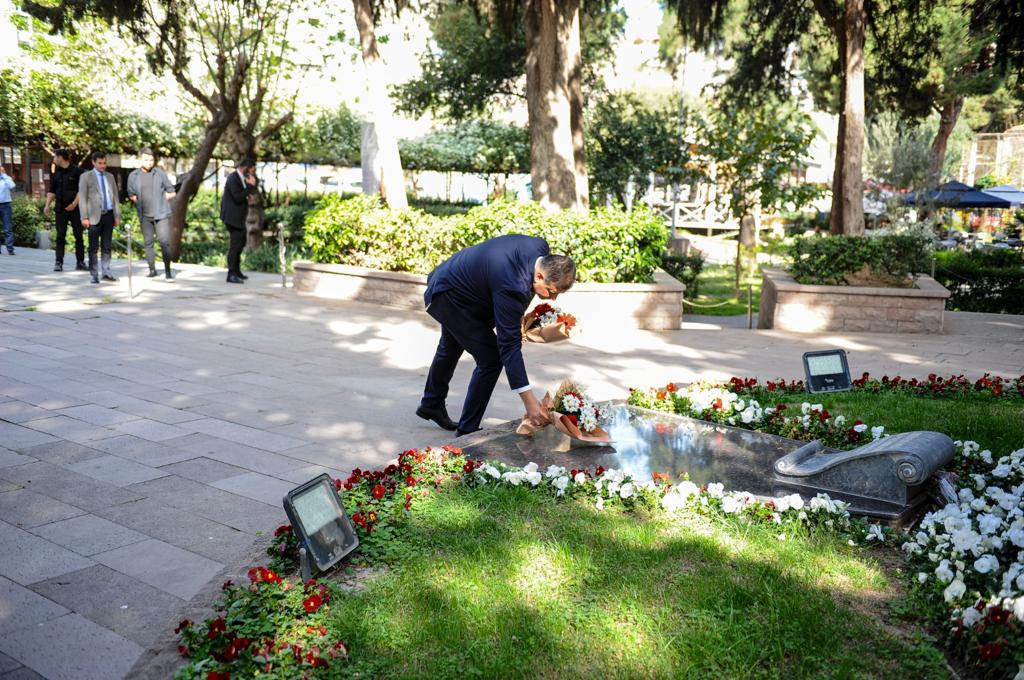 İlk ziyaret Zübeyde Ana'ya