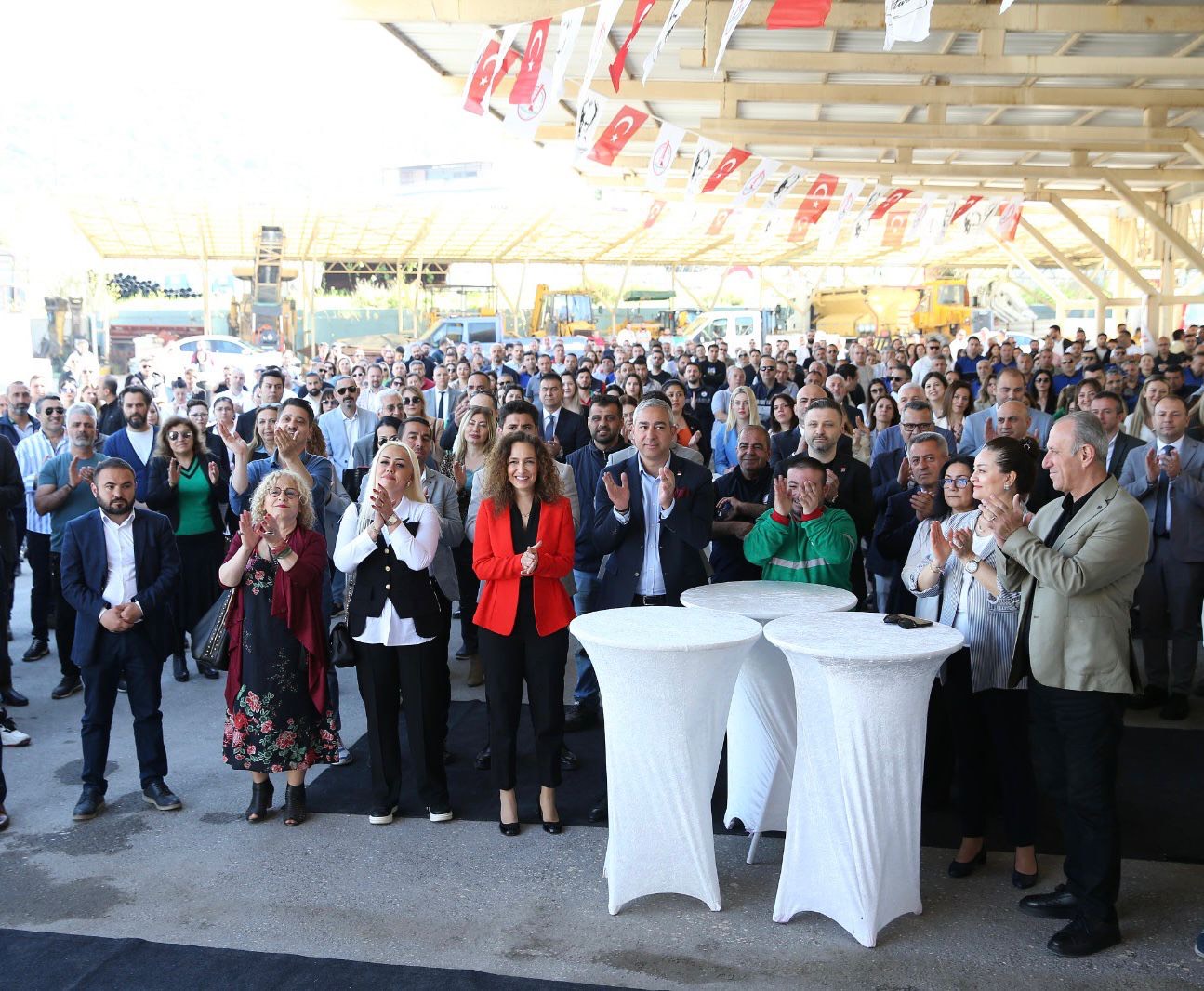 Karşıyaka’da çifte kutlama: Seçim ve Bayram coşkusu birl arada
