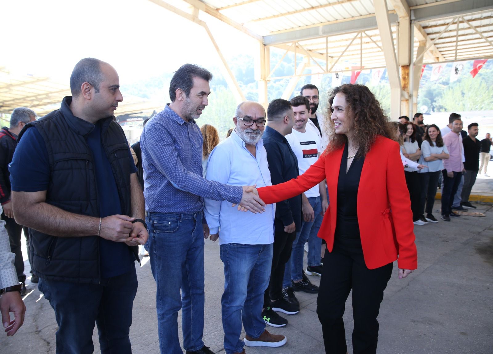 Karşıyaka’da çifte kutlama: Seçim ve Bayram coşkusu birl arada