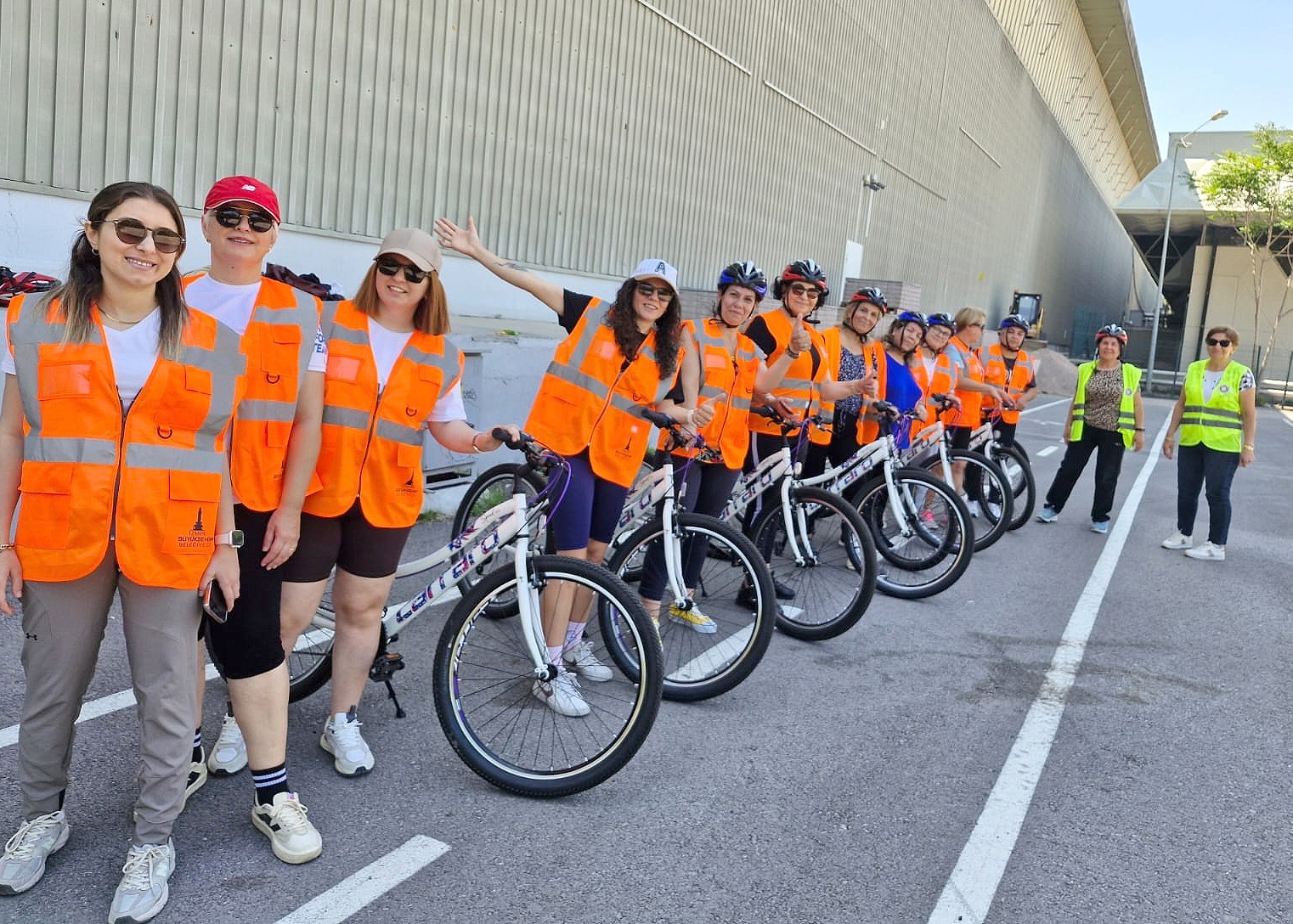 Hayatlarında ilk kez bisiklet sürdüler: Kadınlar, özgürlüğe pedal çeviriyor