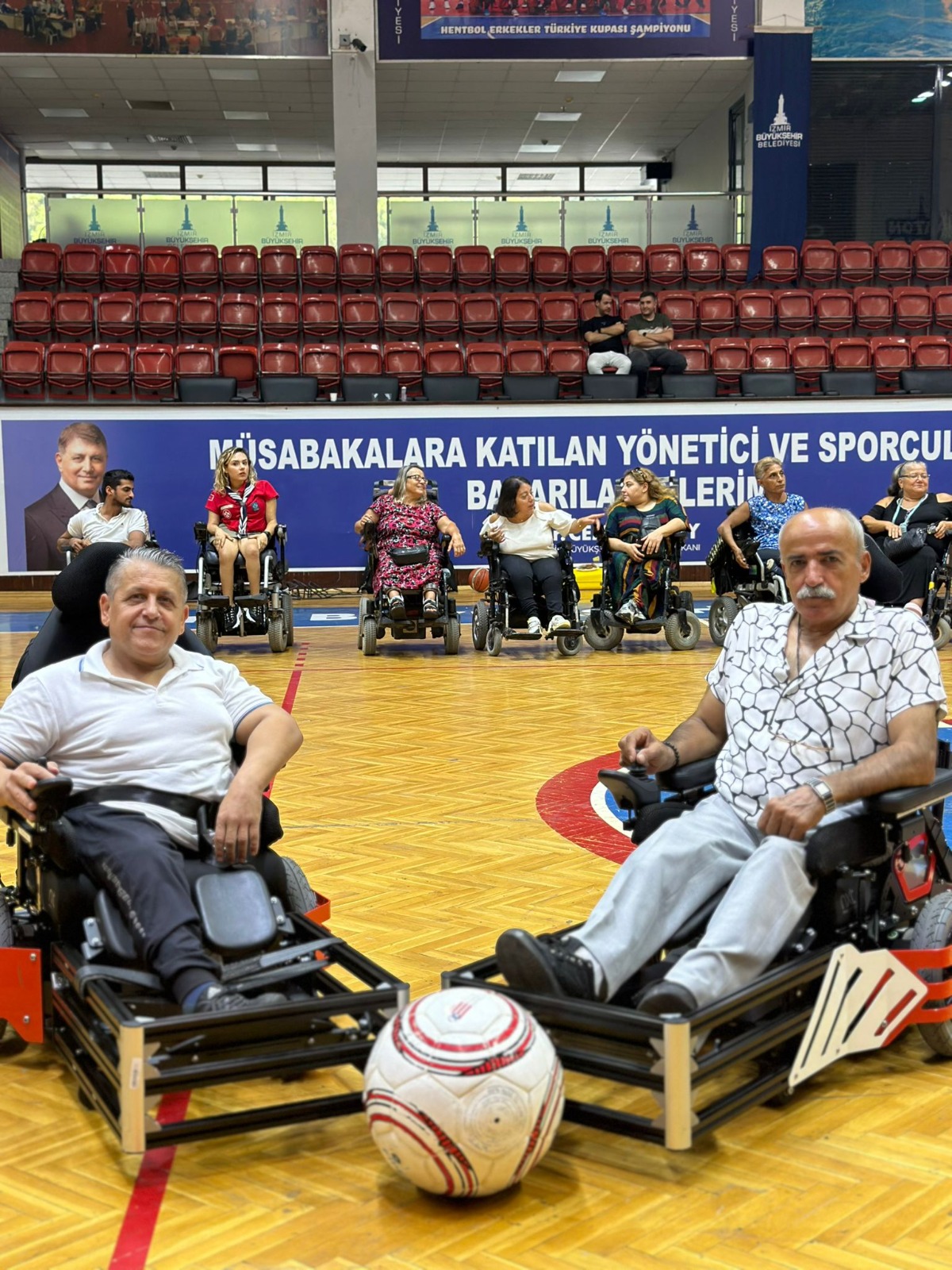Engeller tekerlekli sandalye futbolu ile kalktı