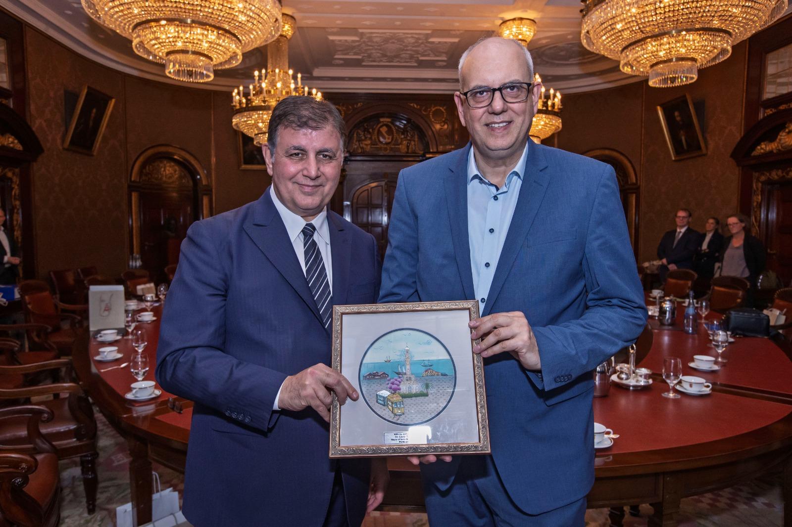 Başkan Tugay ve İzmir heyeti Almanya’da önemli temaslarda bulundu: İzmir-Bremen hattında ticaret-bilim-kültür zirvesi
