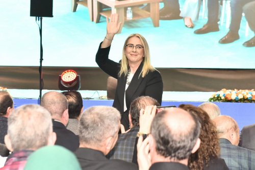 Çankırı'dan Konak kongresinde zehir zemberek sözler: Dostlarıyla dalaşanlar, düşmanlarıyla savaşamazlar