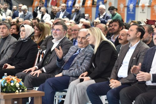 Çankırı'dan Konak kongresinde zehir zemberek sözler: Dostlarıyla dalaşanlar, düşmanlarıyla savaşamazlar