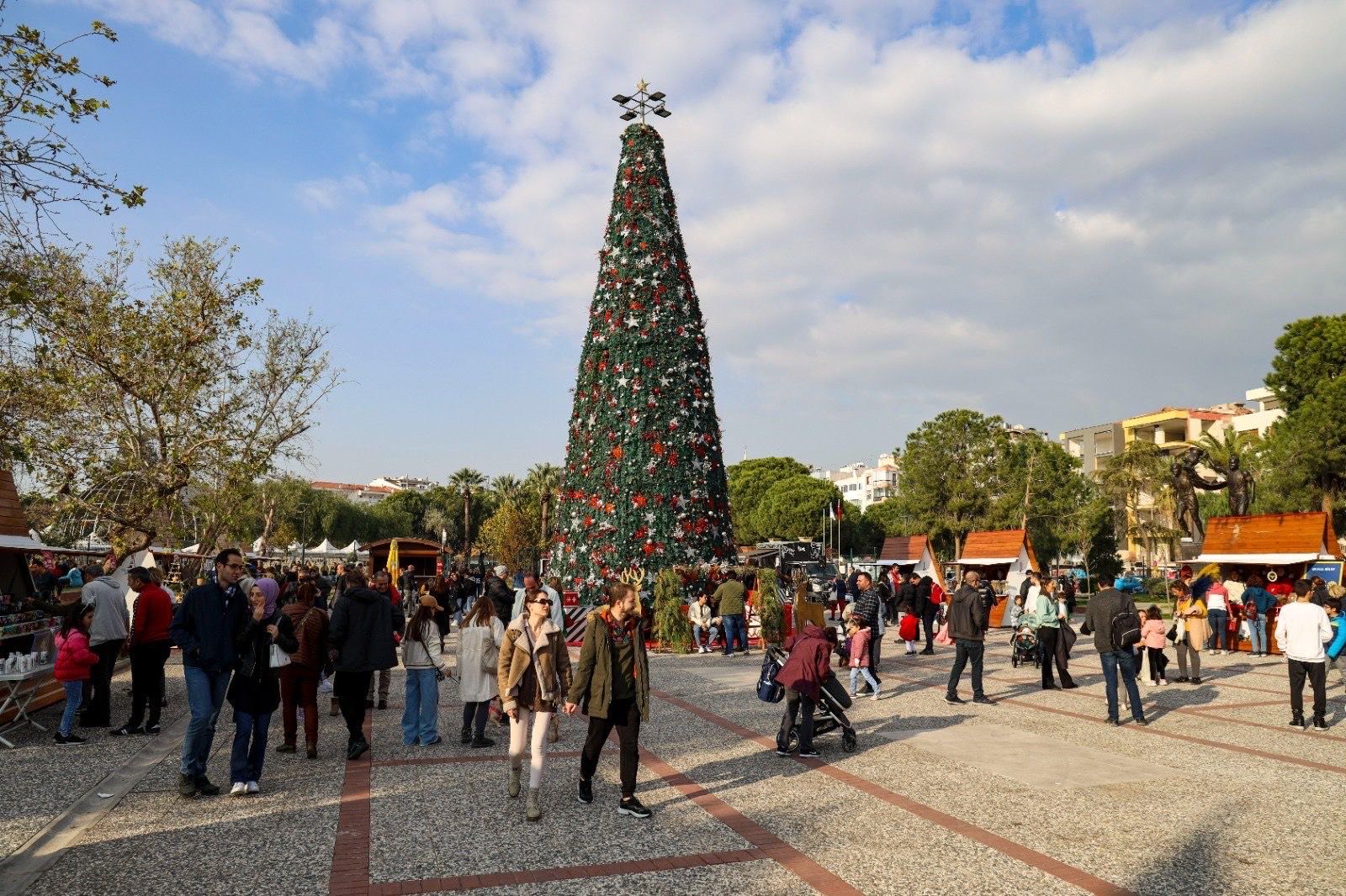 Yılbaşı ruhu Karşıyaka’da yaşanacak: Yeni Yıl Pazarı 18 Aralık’ta açılıyor