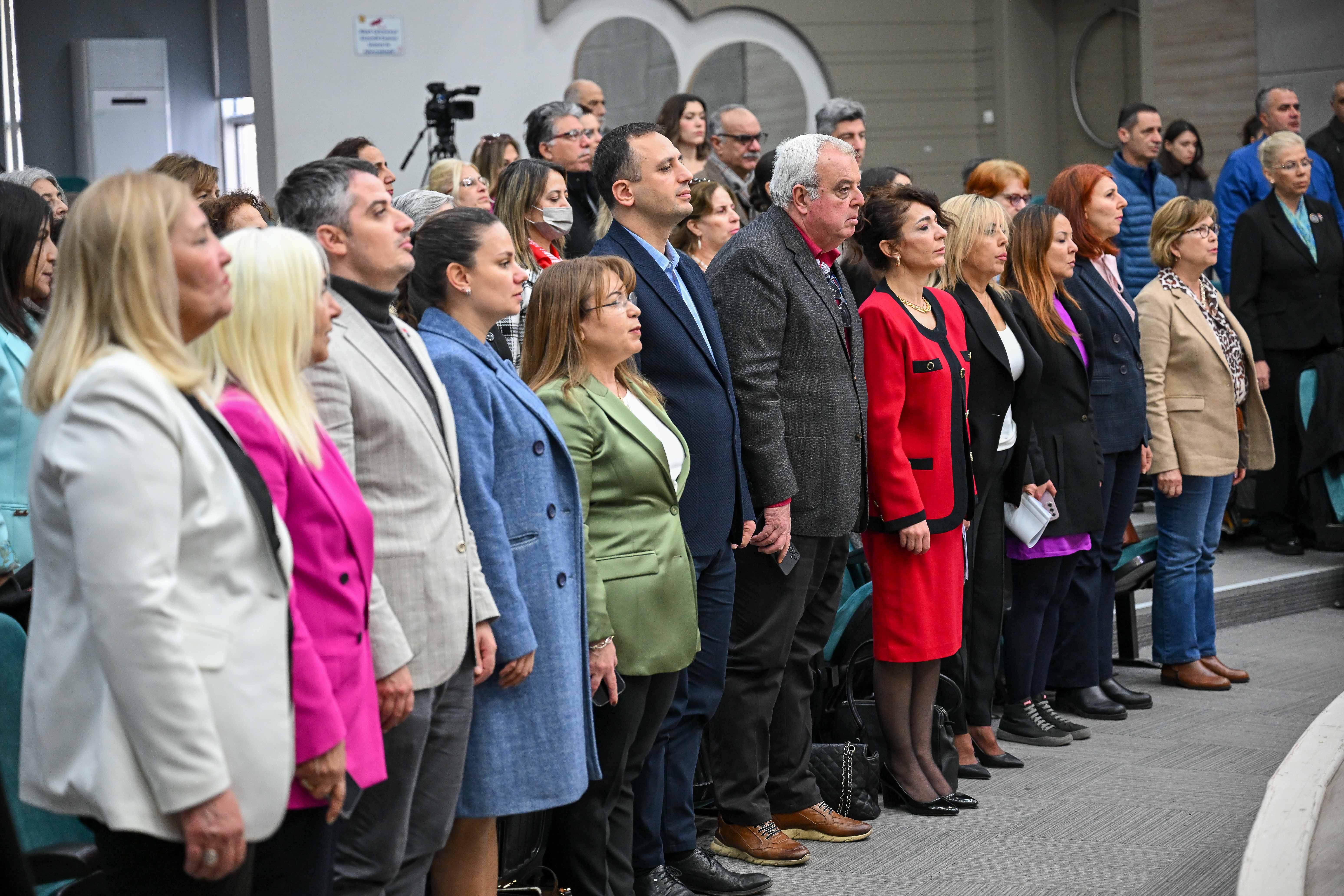 Bornova Belediyesi’nden kadın haklarına duyarlı panel