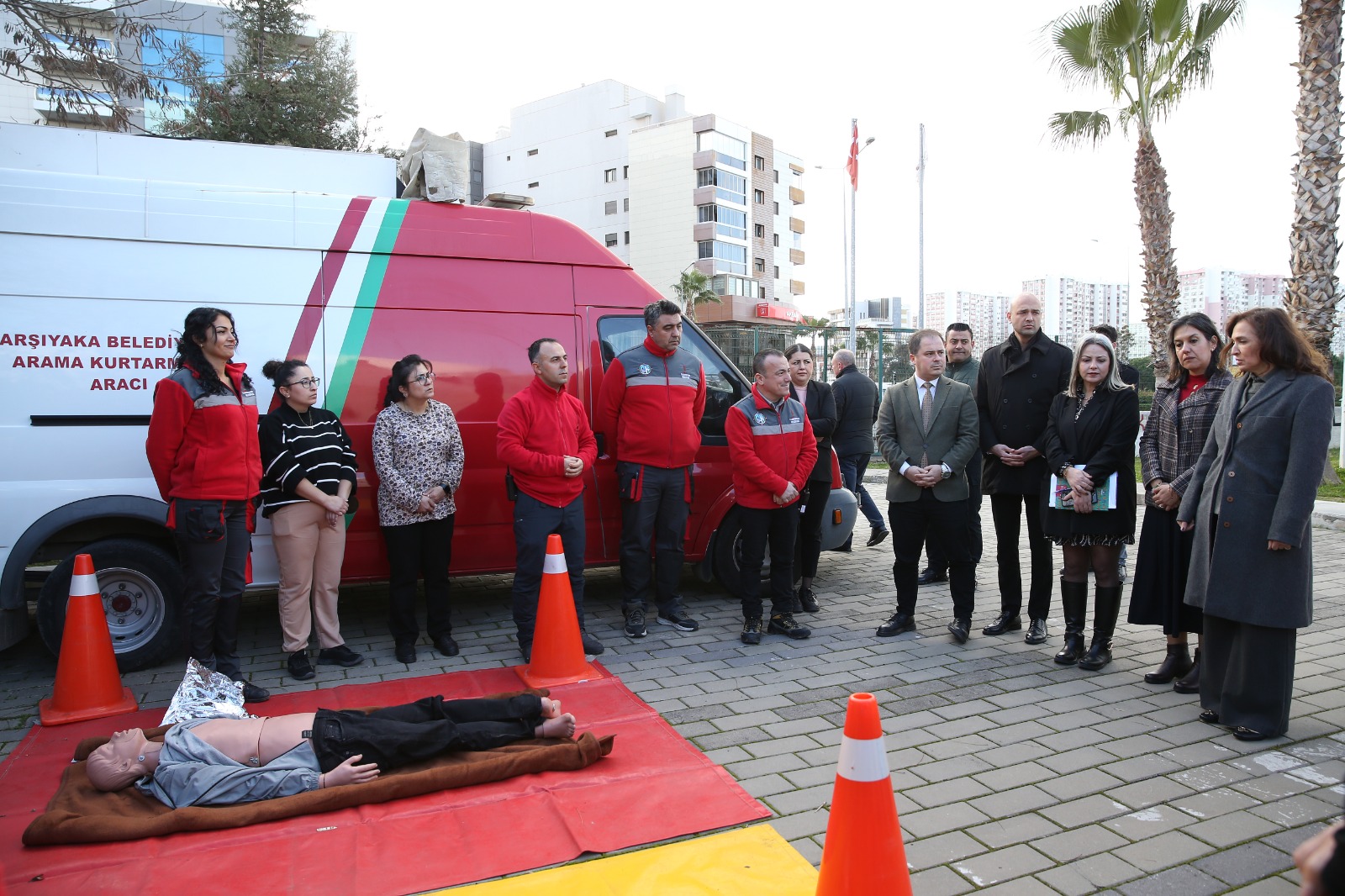 Başkan Ünsal ve anaokulu öğrencileri deprem tatbikatında!
