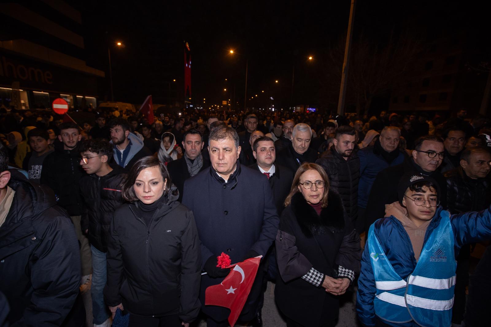 Başkan Tugay’dan felaketin yıl dönümünde halkla beraber sessiz yürüyüş: Yaşadıklarımıza kader diyemeyiz