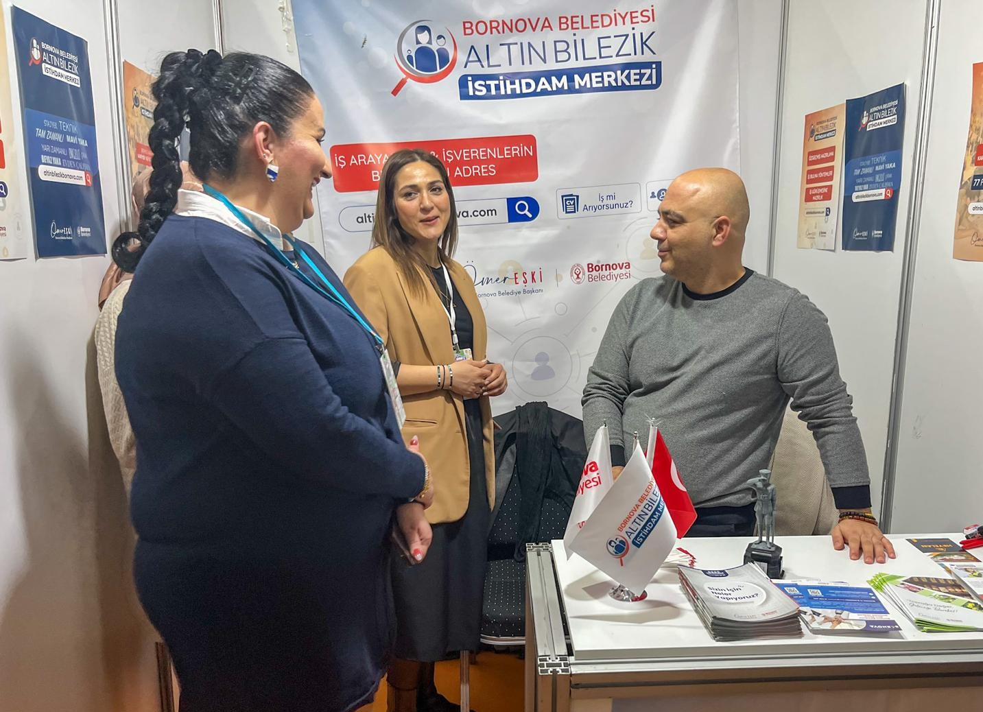 Bornova Belediyesi, EGEKAF 2025’te gençlerle buluştu: Altın Bilezik İstihdam Merkezi’ne büyük ilgi