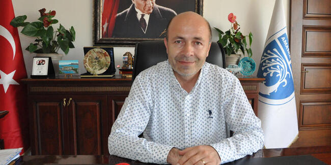 CHP'li belediye başkanına "çakı"lı saldırı