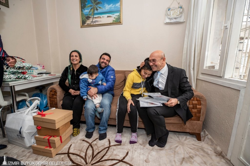 BAŞKAN SOYER'DEN AYŞE DENİZ'E BİSİKLET