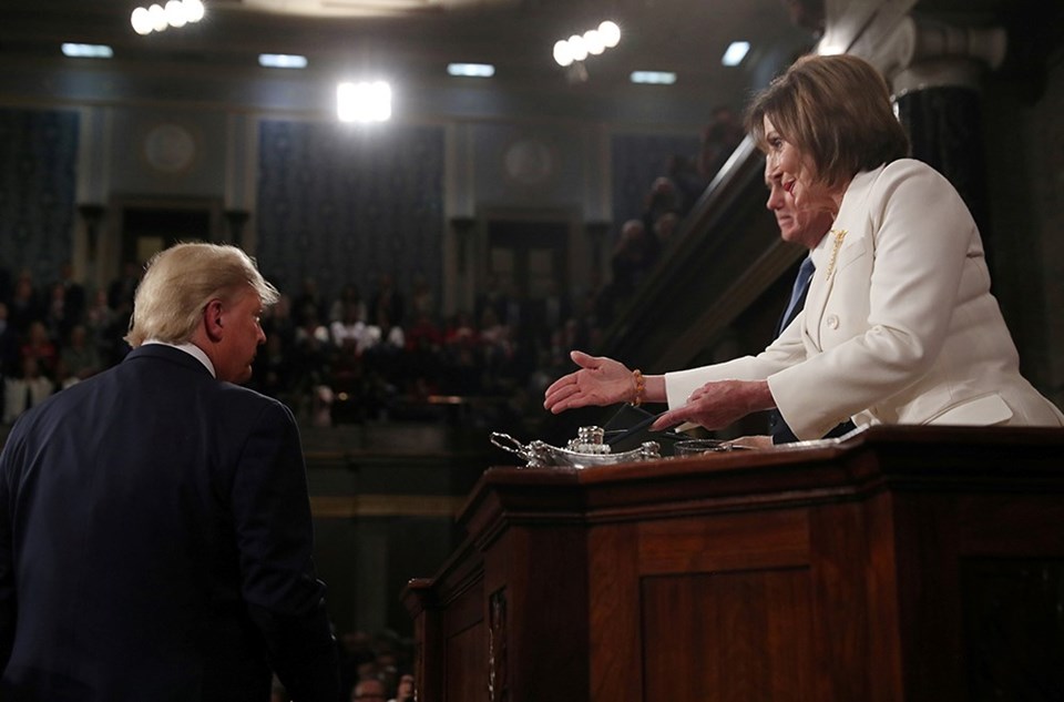 Pelosi metni yırttı