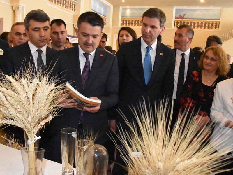 PAKDEMİRLİ'DEN İZMİR'DE ÖNEMLİ AÇIKLAMALAR