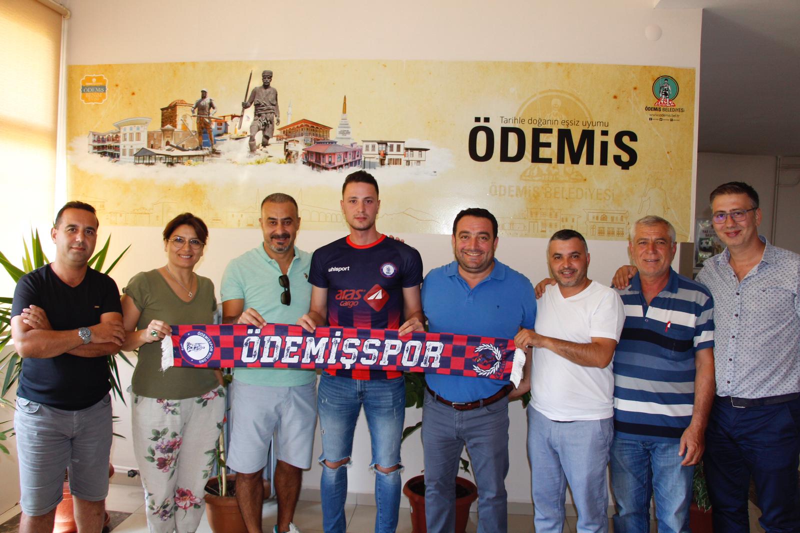 ÖDEMİŞSPOR'DA ÜÇ İMZA!