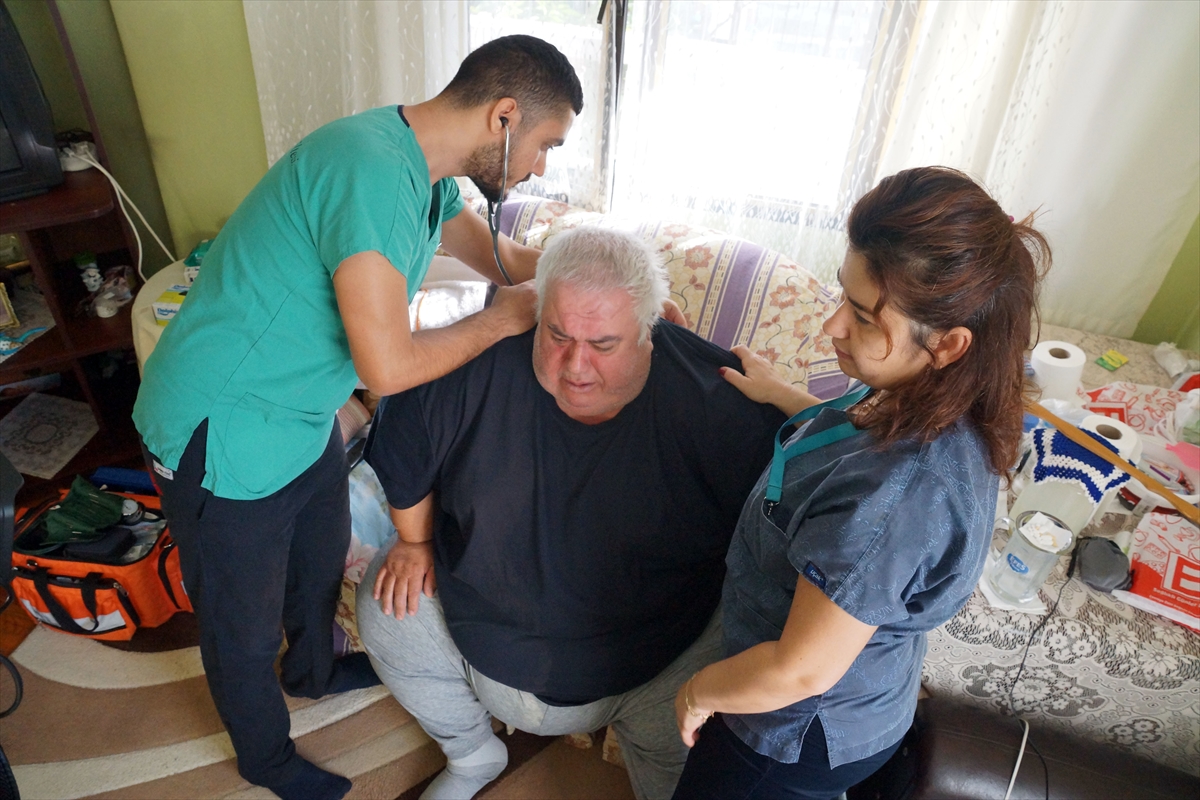 KİLOSU YÜZÜNDEN 3 YILDIR EVDEN ÇIKAMIYORDU