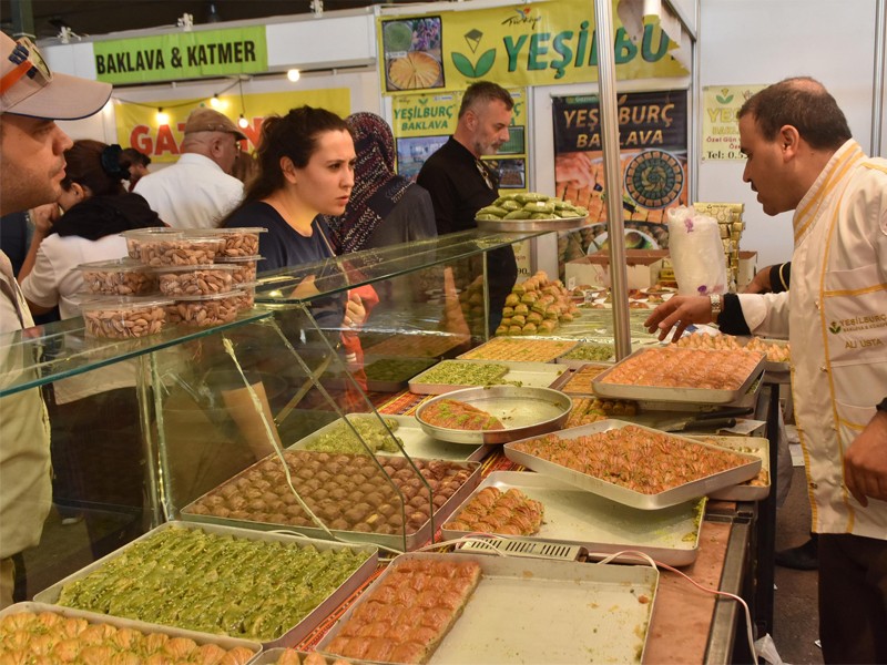İzmir'deki Gaziantep Günleri hem gözlere hem mideye hitap etti