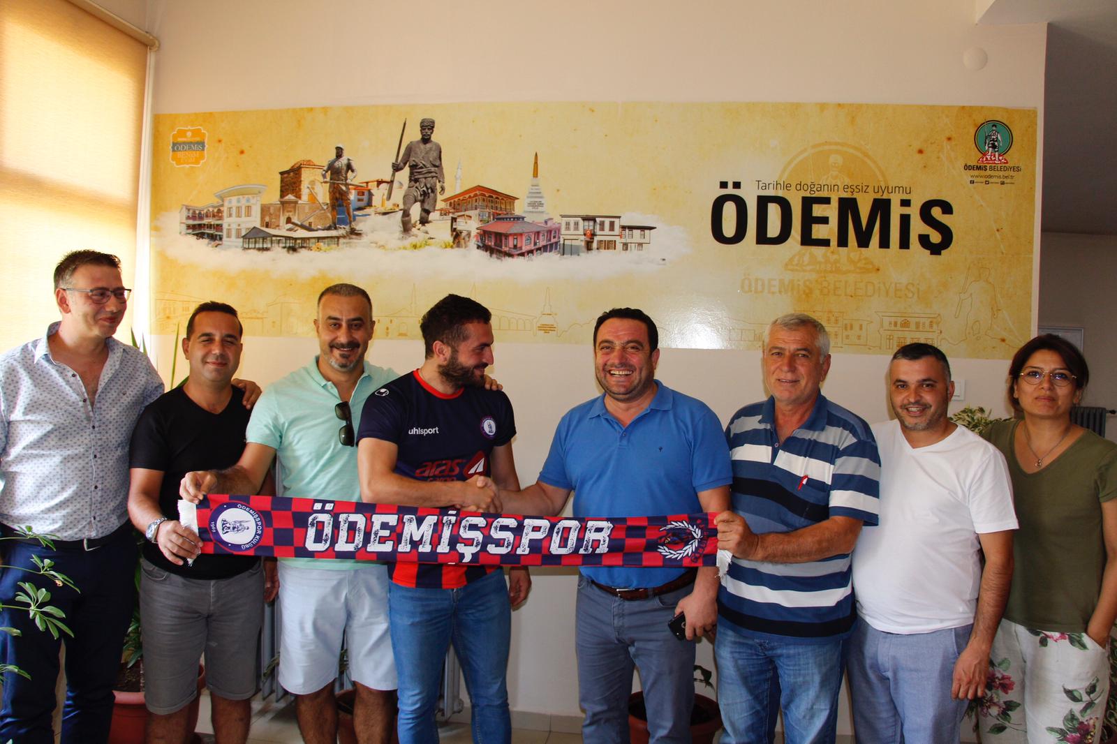 ÖDEMİŞSPOR'DA ÜÇ İMZA!