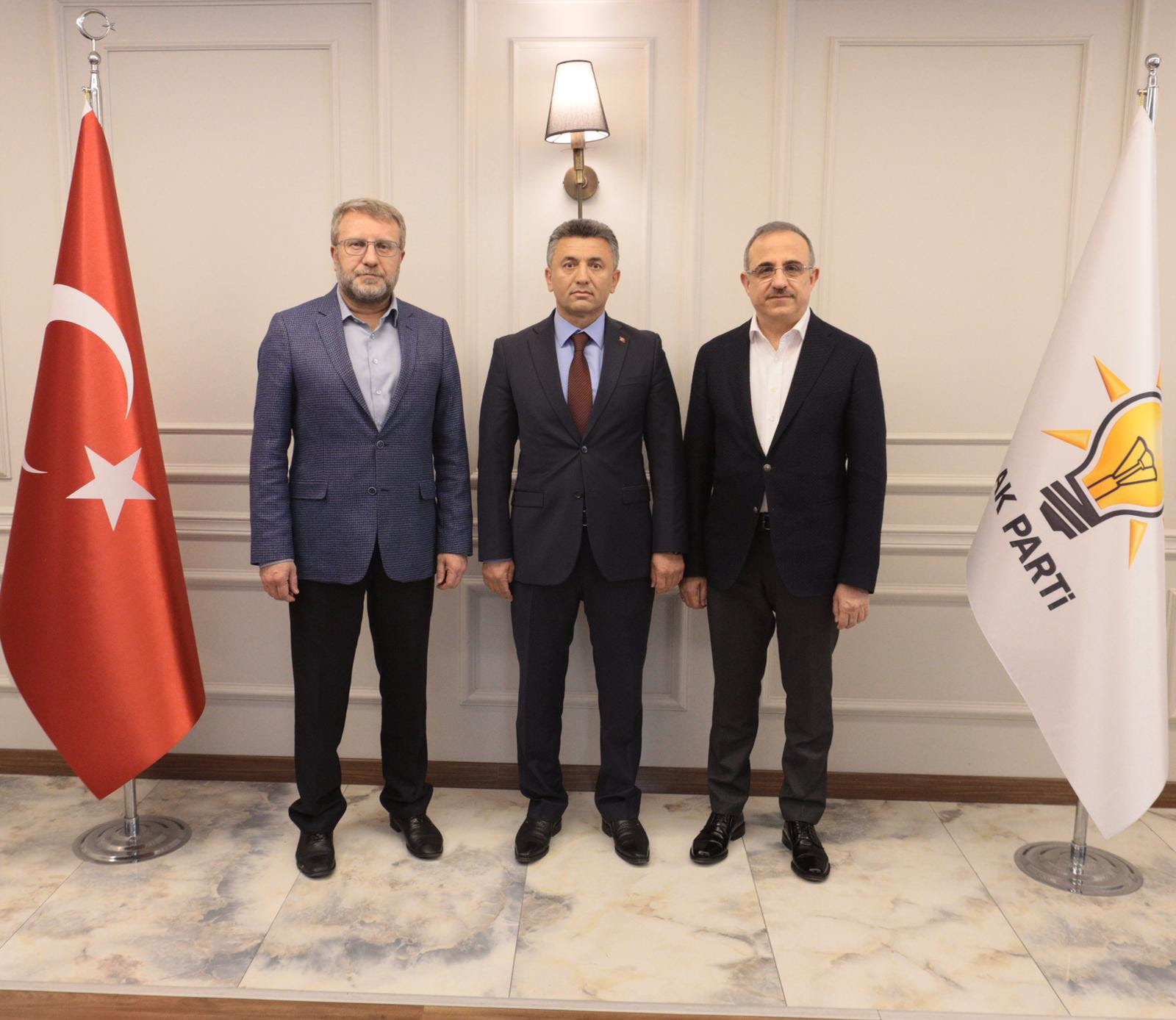 AK PARTİ'DE KONGRE MESAİSİ BAŞLIYOR