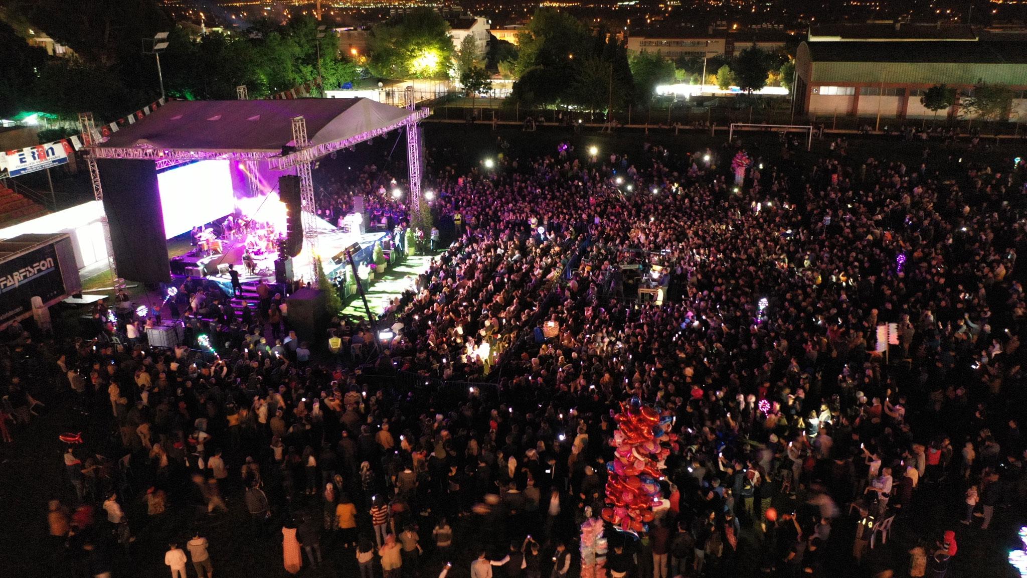 ÇİÇEK FESTİVALİNE YAKIŞIR KONSER
