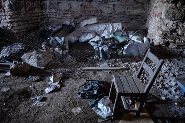 Tarihi kaleyi harabeye çevirdiler