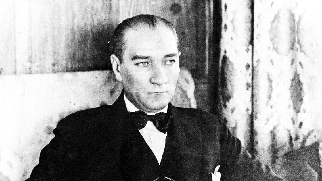 TARİH YAZAN ŞANLI TÜRK : ATATÜRK