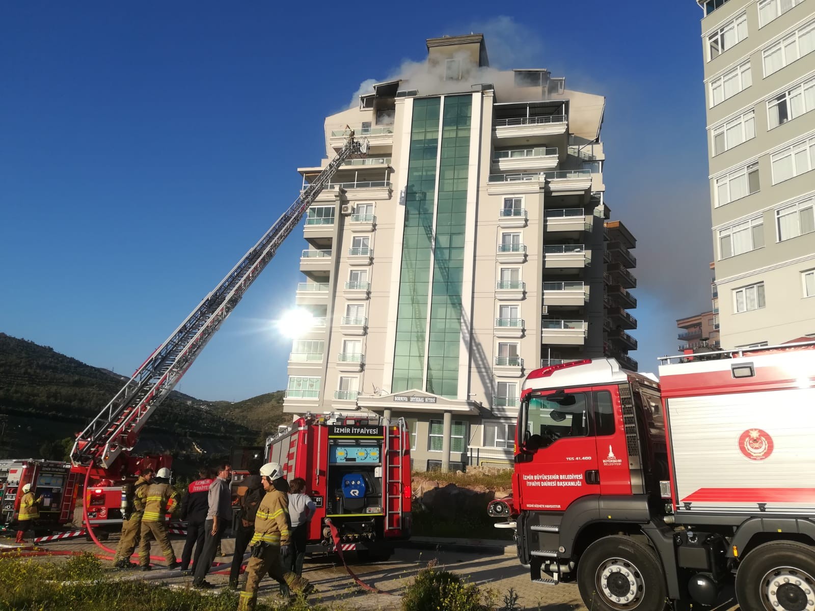 İZMİR'DE HAREKETLİ DAKİKALAR