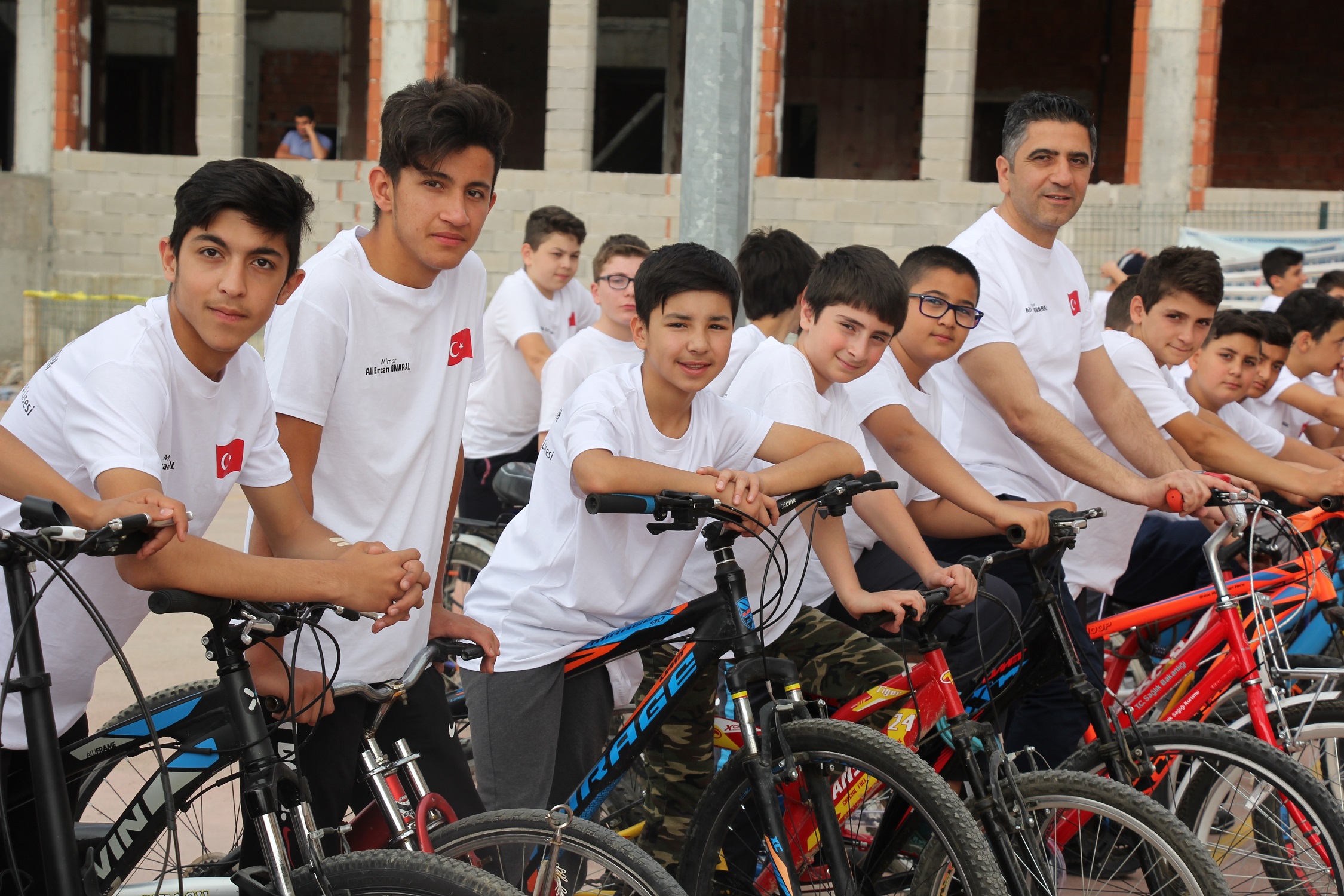 BAŞKAN KAYALAR ÖĞRENCİLERLE BİSİKLET SÜRDÜ