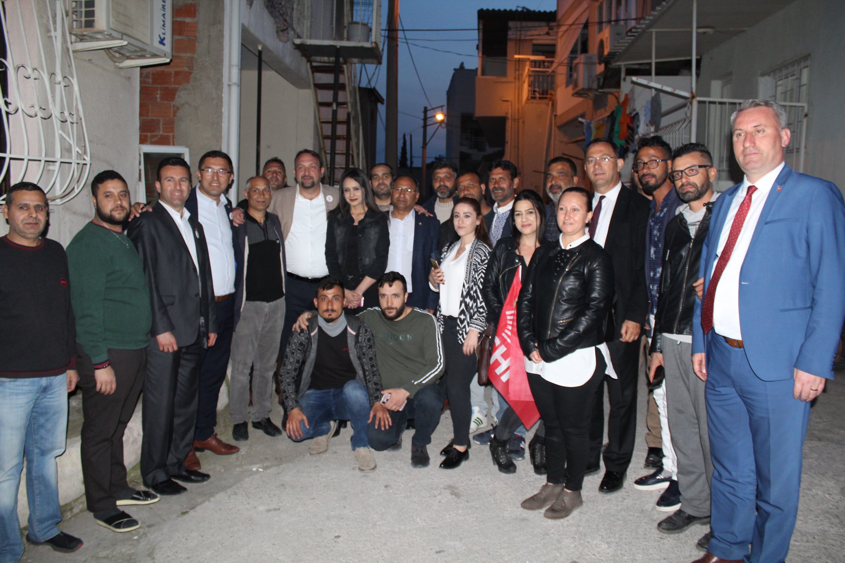 ROMAN MAHALLESİ GÜMRÜKÇÜ'YÜ BAĞRINA BASTI