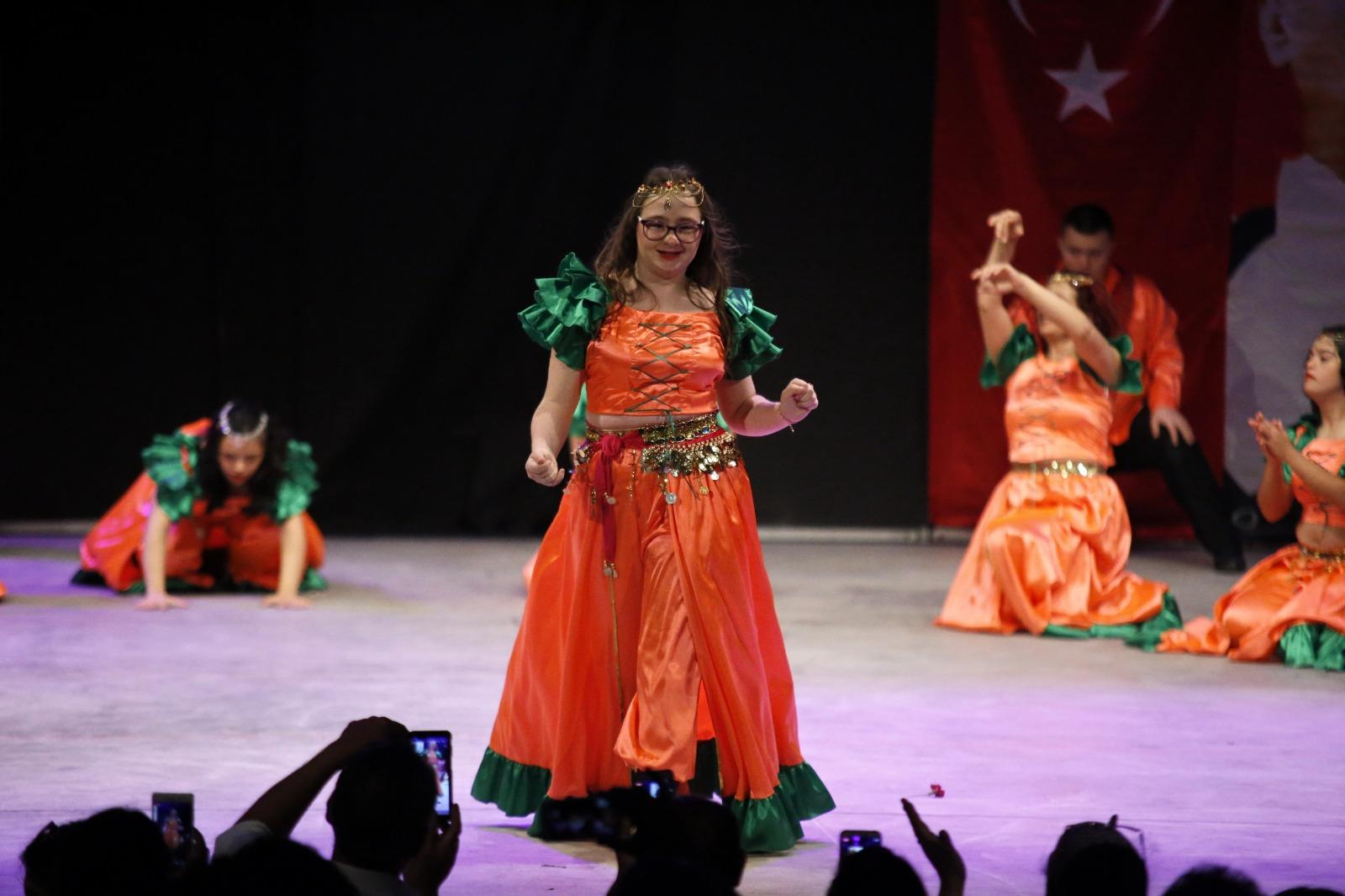 450 DANSÇI, 10 YÖRENİN OYUNLARINI SERGİLEDİ