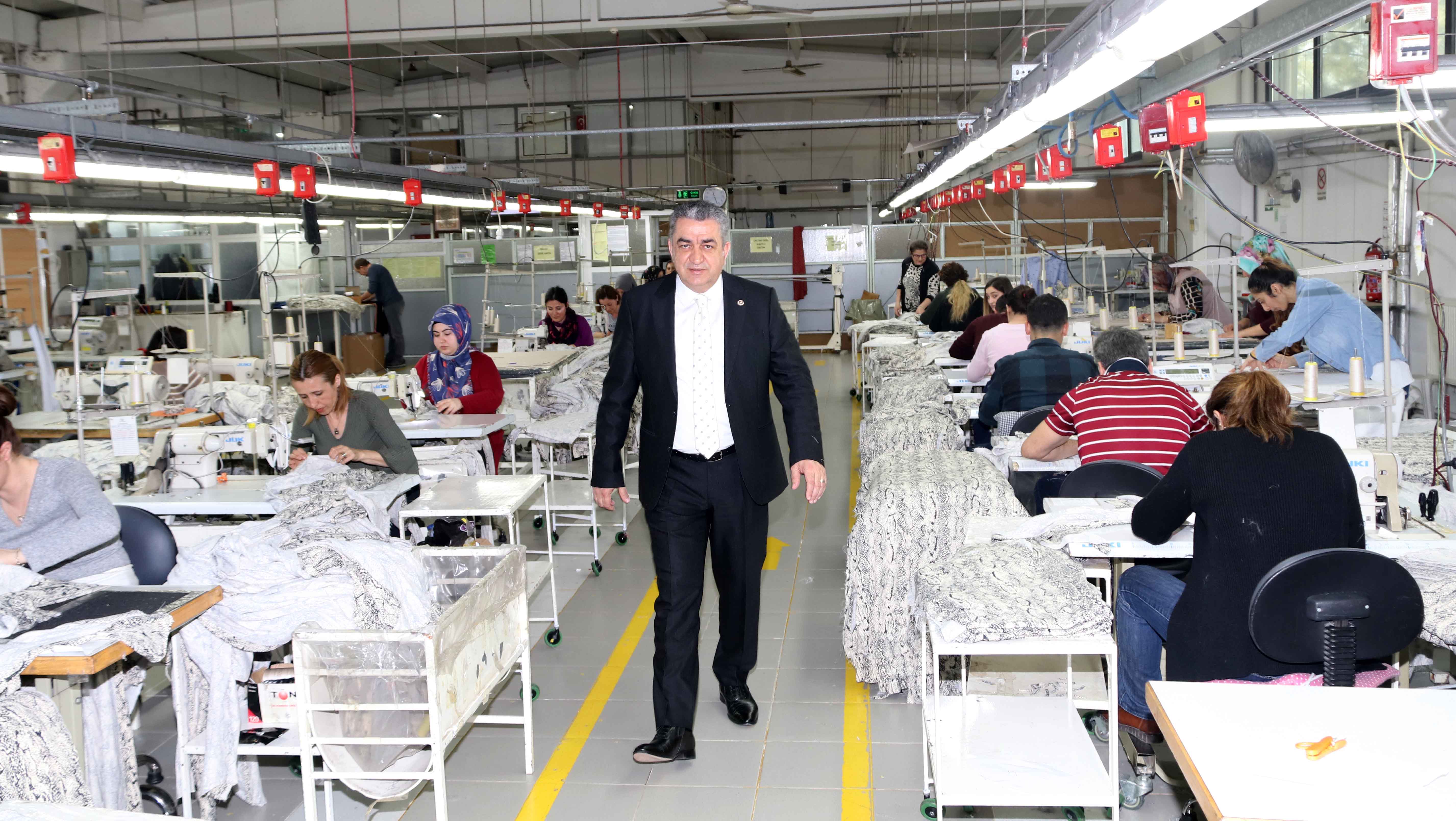 SERTER 8 MART’DA KADIN İŞÇİLERLE BERABER
