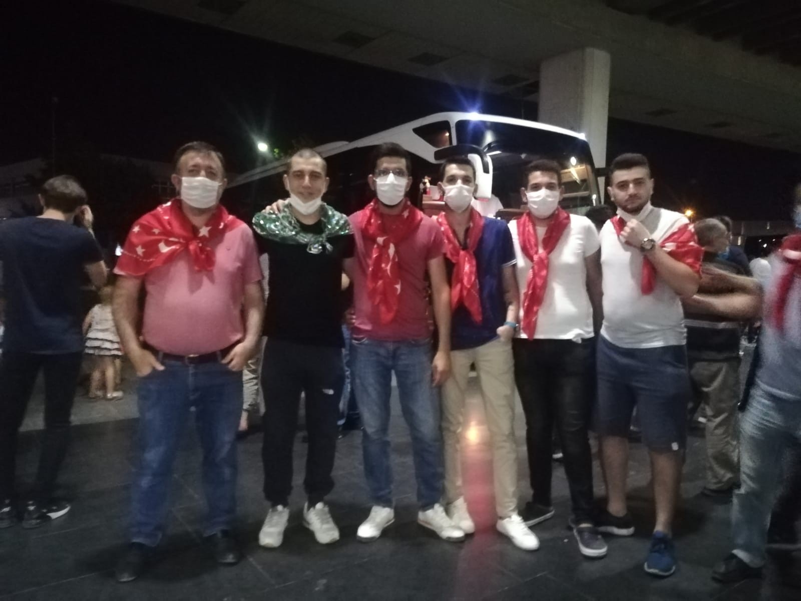 İZMİR OTOGARI'NDA ŞOKE EDEN ASKER UĞURLAMASI