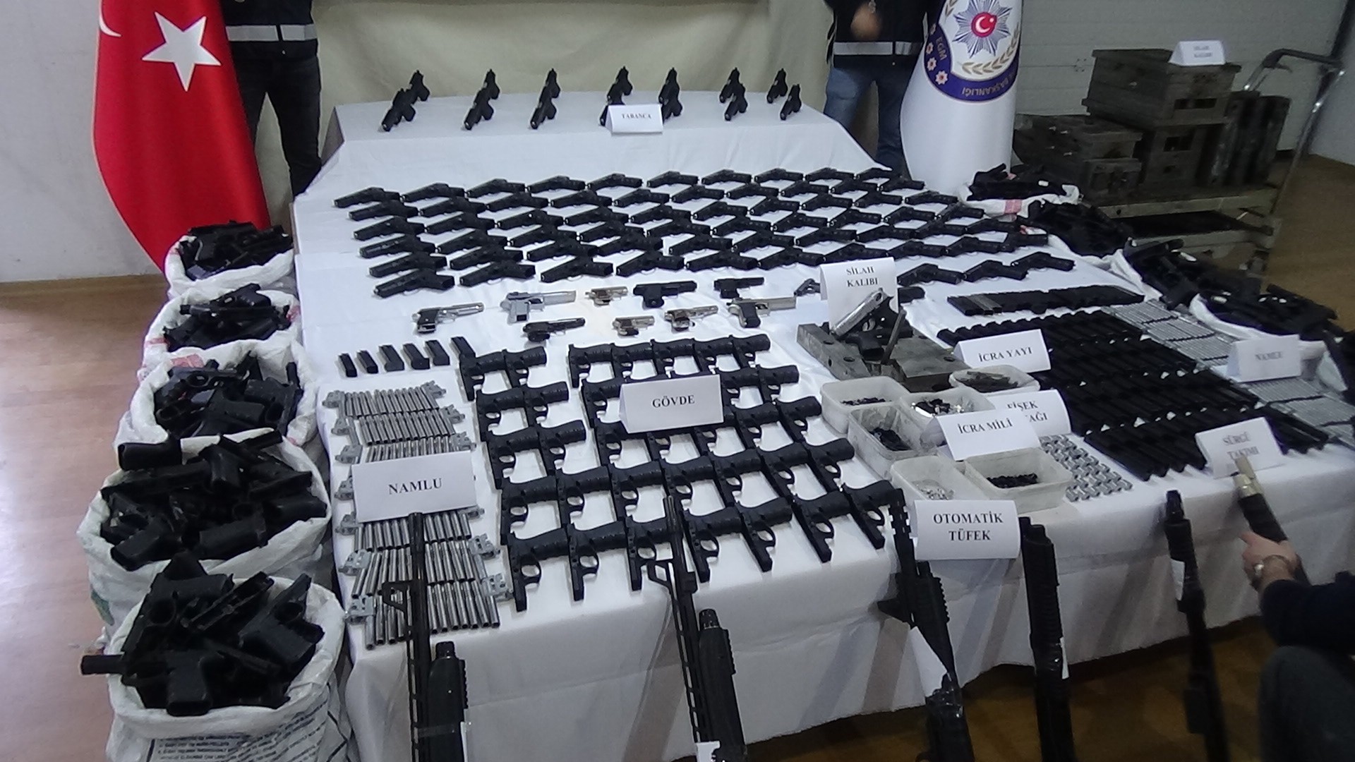 KAÇAK SİLAH ÜRETİLEN FABRİKAYA BASKIN: 46 GÖZALTI