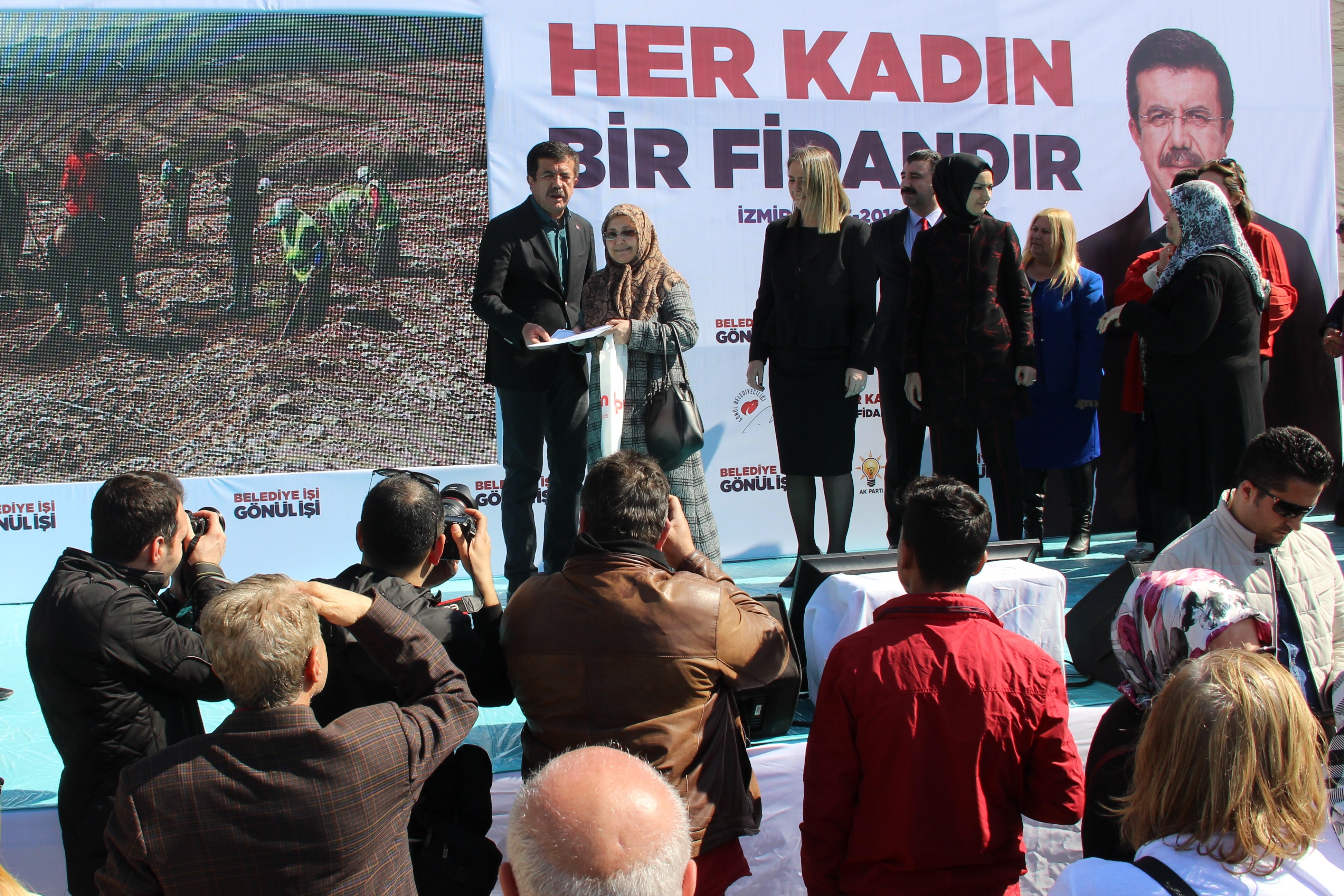 ZEYBEKCİ’DEN HER KADIN İÇİN BİR FİDAN