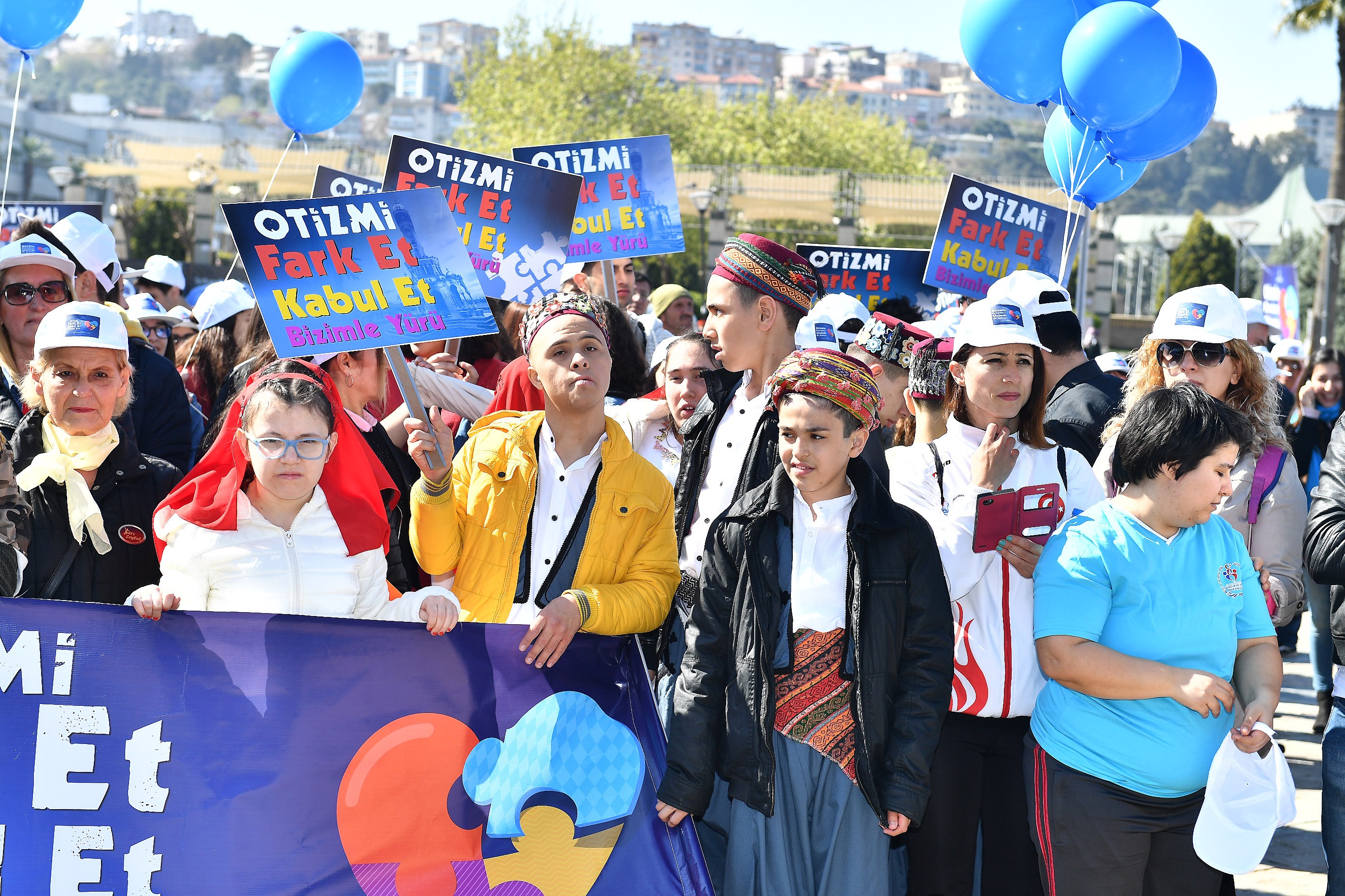 OTİZM FARKINDALIK GÜNÜ'NDE RENKLİ ETKİNLİKLER