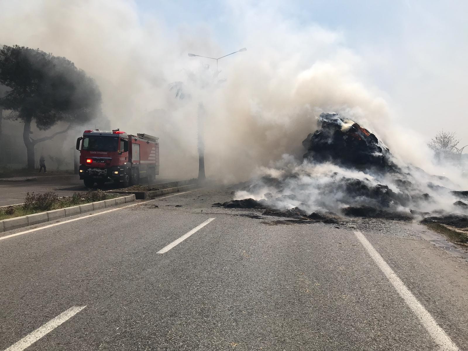 SEYİR HALİNDEKİ TIR ALEV TOPUNA DÖNDÜ