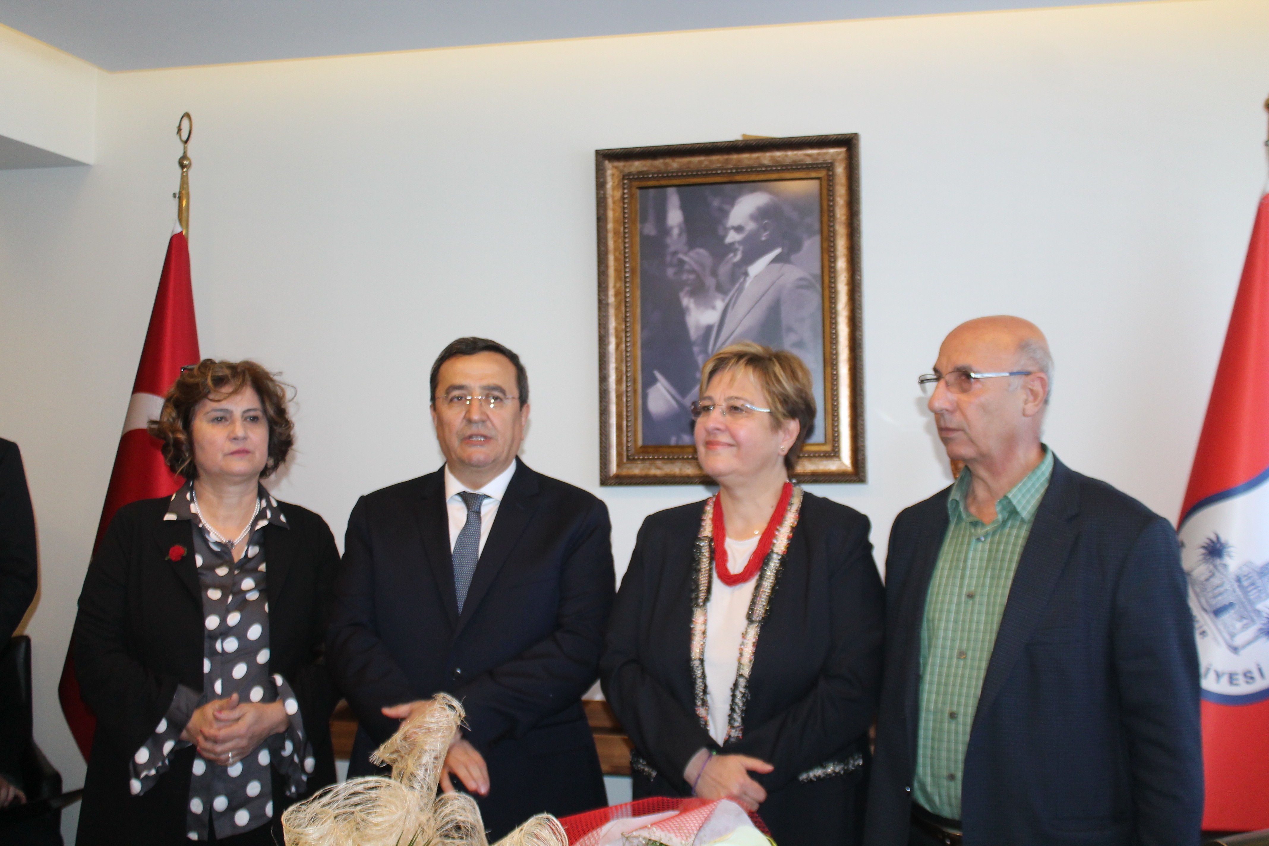 KONAK’TA PEKDAŞ GÖREVİNİ BATUR’A DEVRETTİ