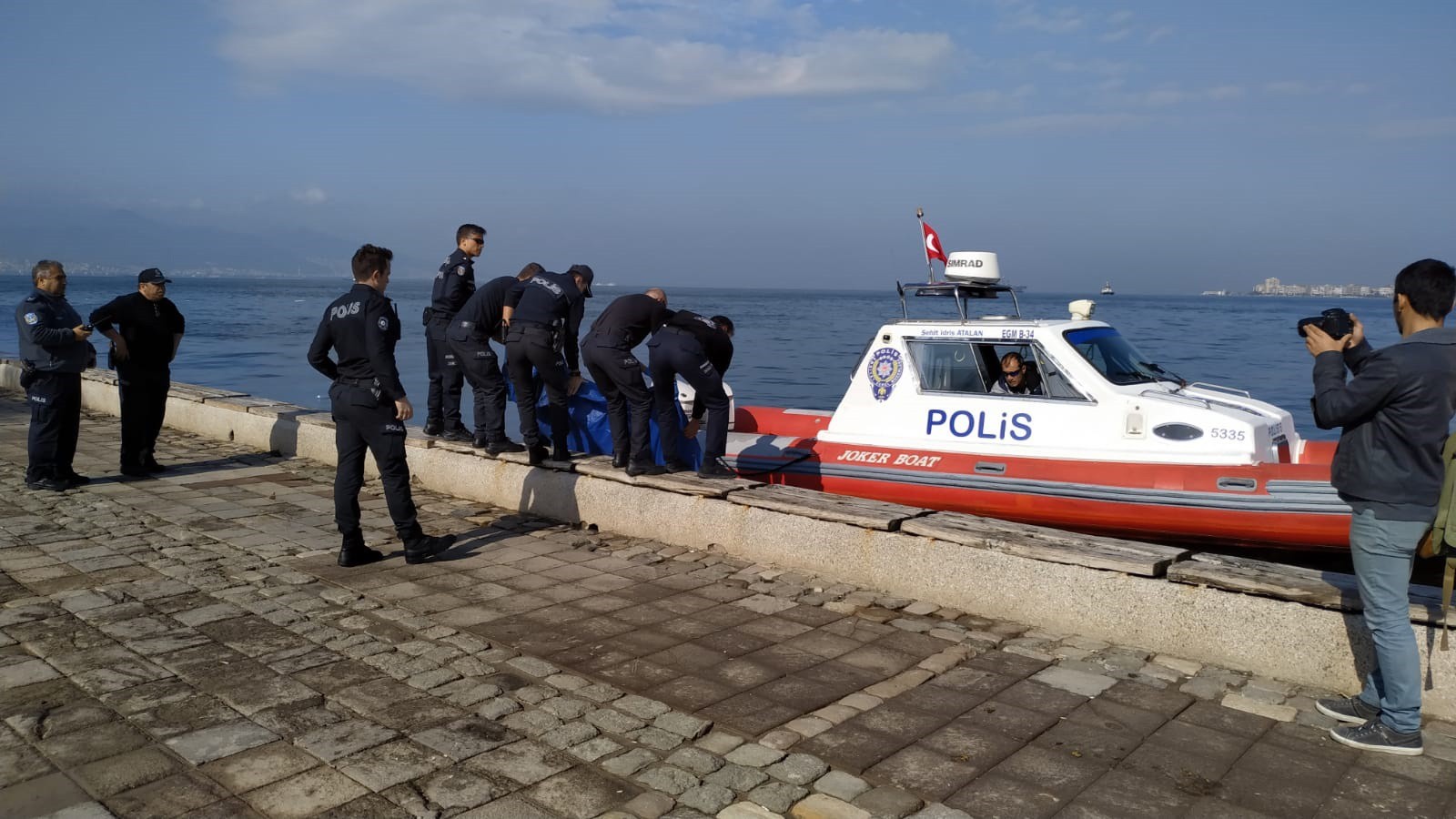 ÇOCUK PARKI ÖNÜNDE KIYIYA CESET VURDU