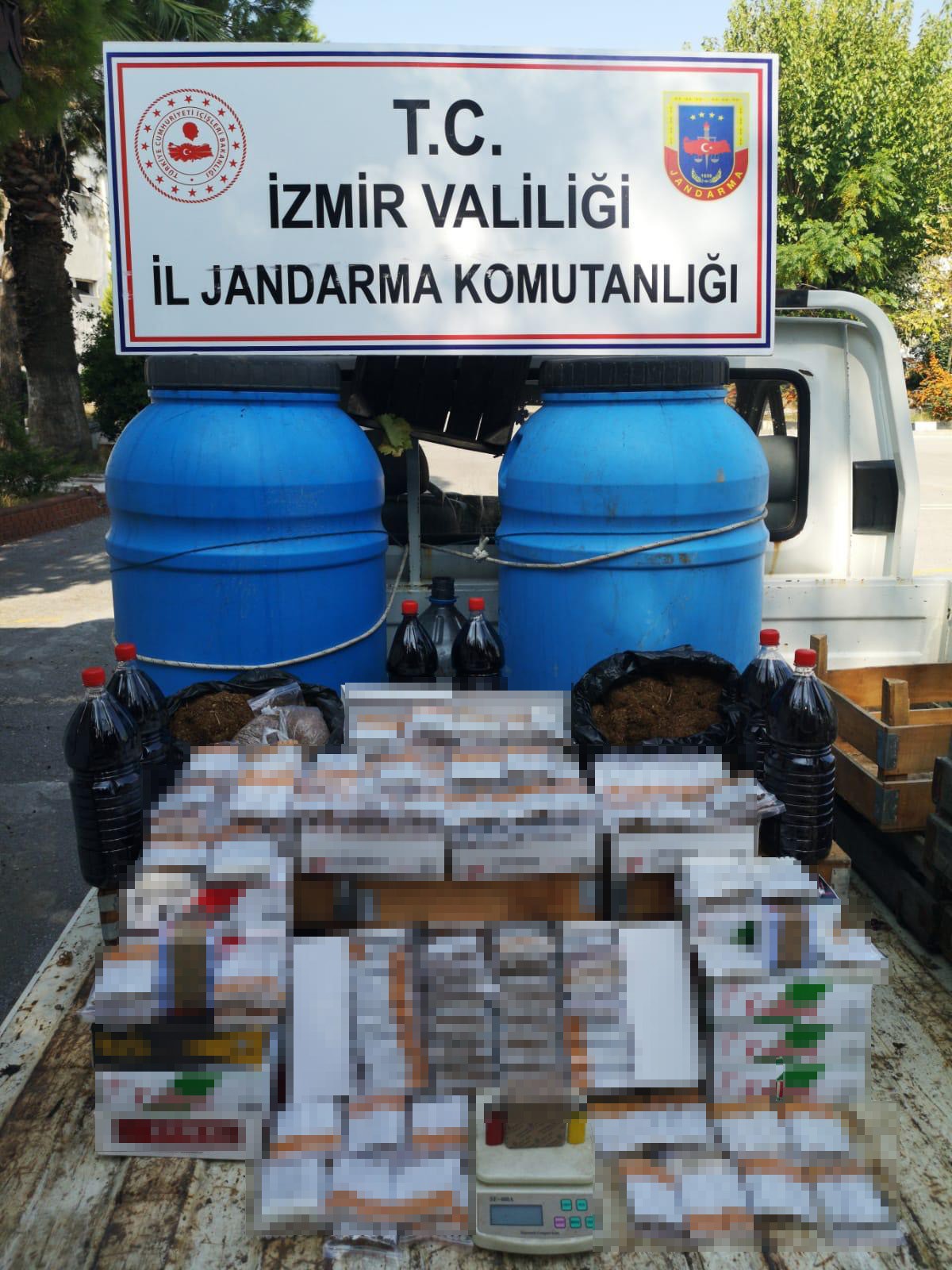 İZMİR'DE SAHTE İÇKİ VE UYUŞTURUCU OPERASYONU