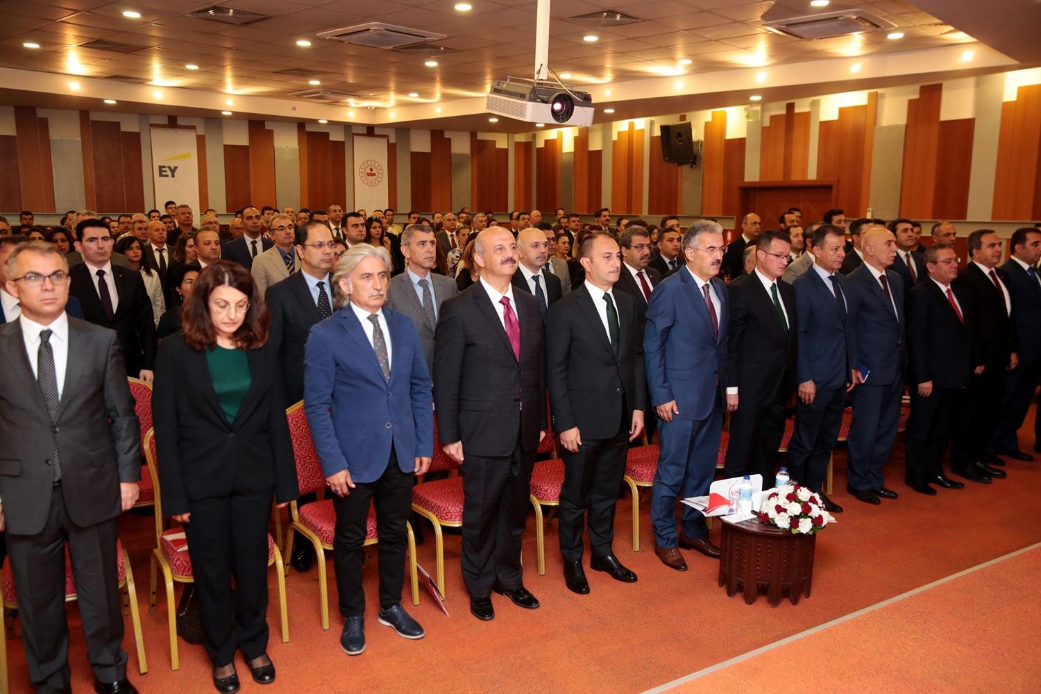 'BÜROKRATİK ENGELLERİ ORTADAN KALDIRIYOR'
