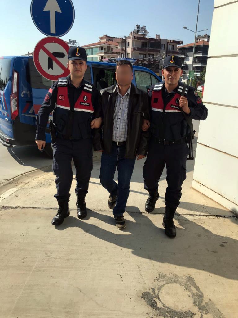 2 KAÇAK İZMİR'DE YAKALANDI