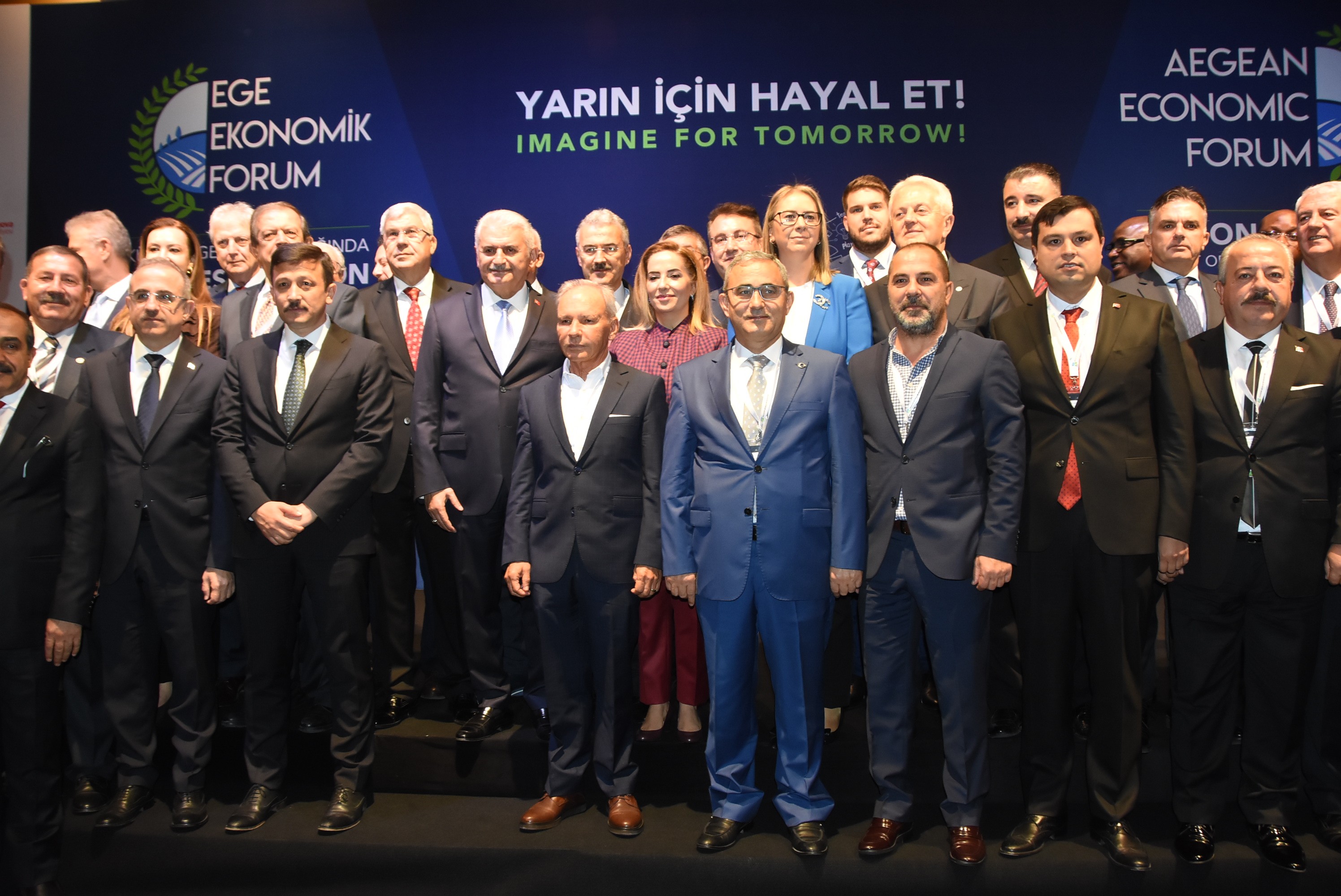 'BÜTÜN YOLLAR İZMİR'E ÇIKIYOR'